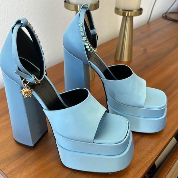 NWOT Versace Medusa charm platform sandals size 40 - Picture 2 of 6